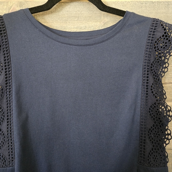 Banana Republic Women’s Sleeveless Eyelet Blue Crew Neck Top - Size Medium - Picture 2 of 8